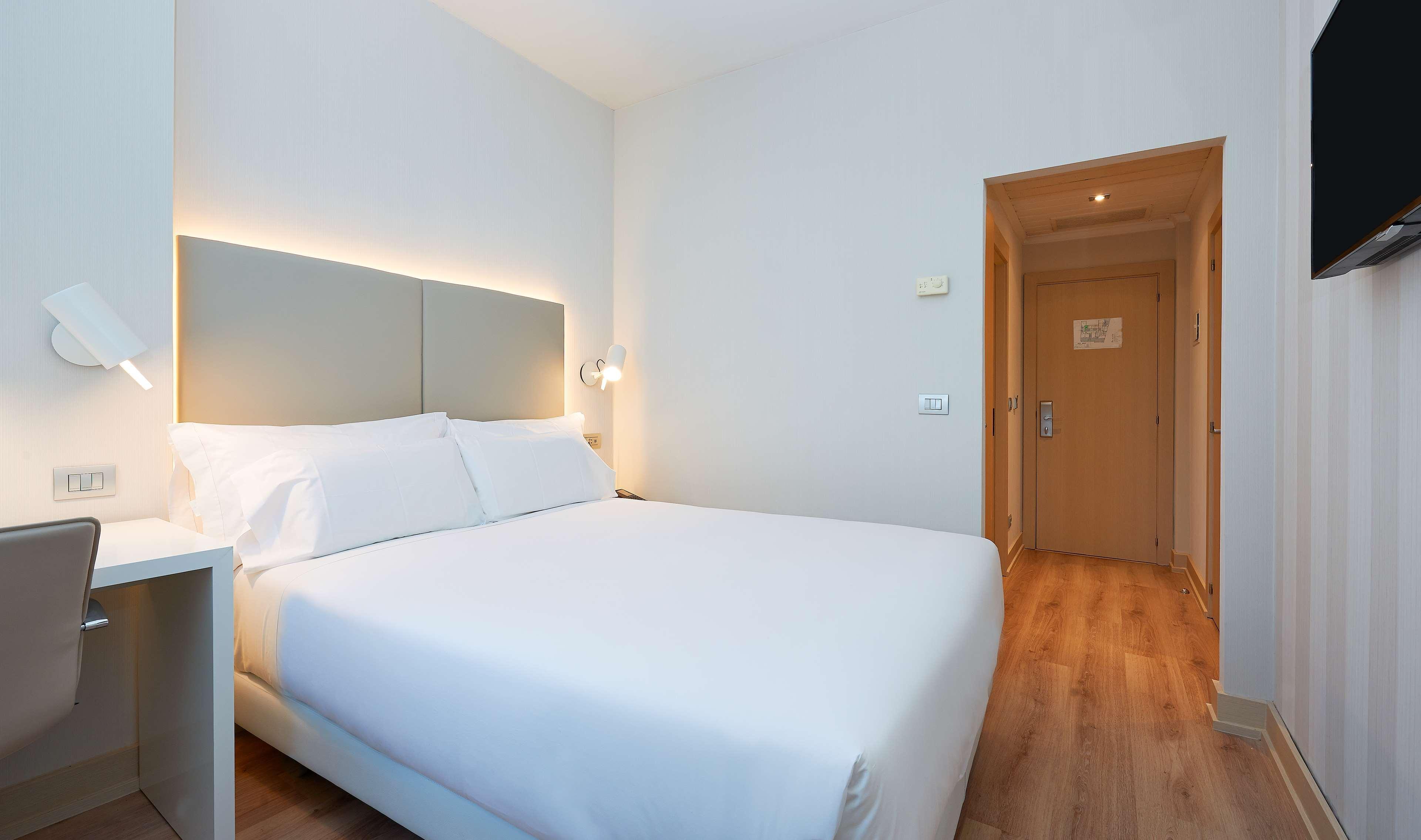 Готель Nh Bilbao Deusto Екстер'єр фото
